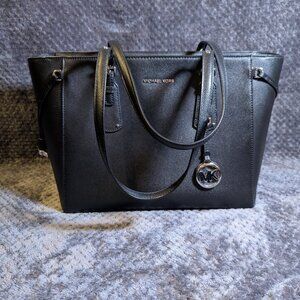 Michael Kors Medium Voyager Tote